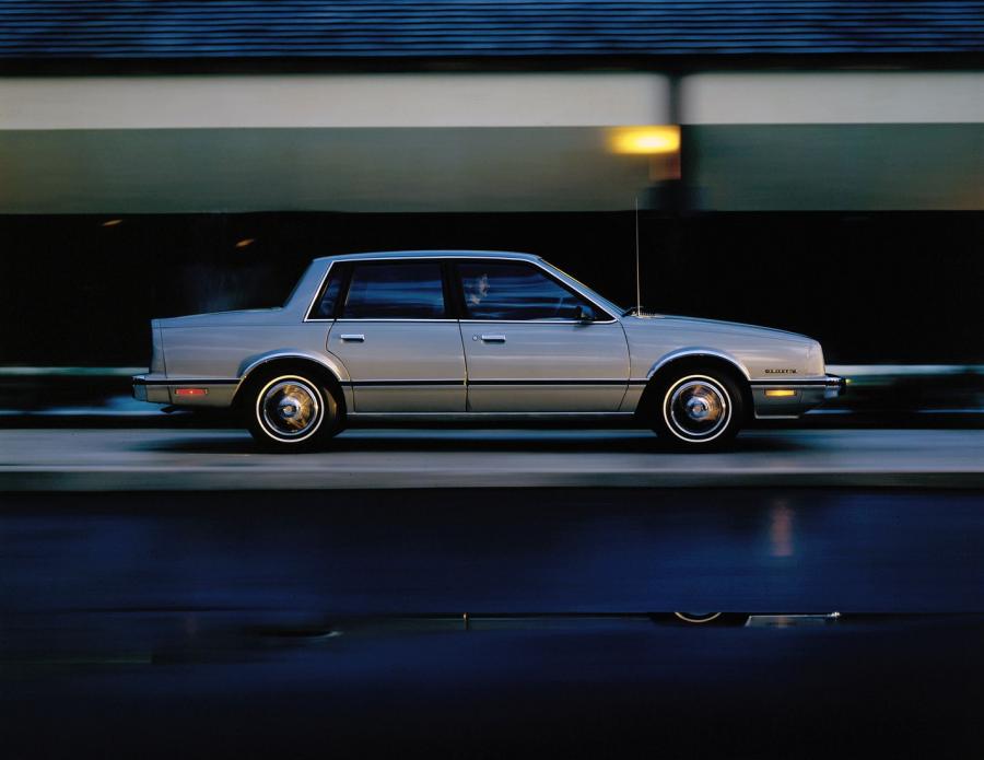  Chevrolet Celebrity Sedan (W19) 1982 года  (фото 2 из 13)